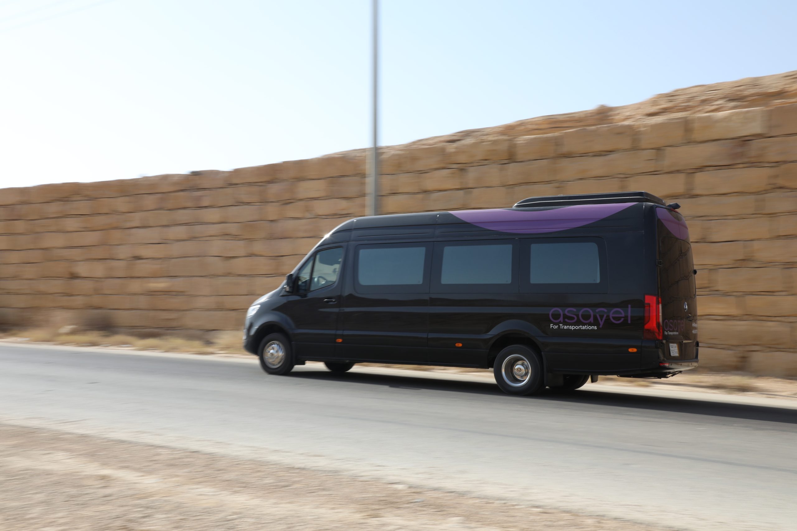 مقارنة بين أنواع حافلات النقل واستخداماتها المختلفة
